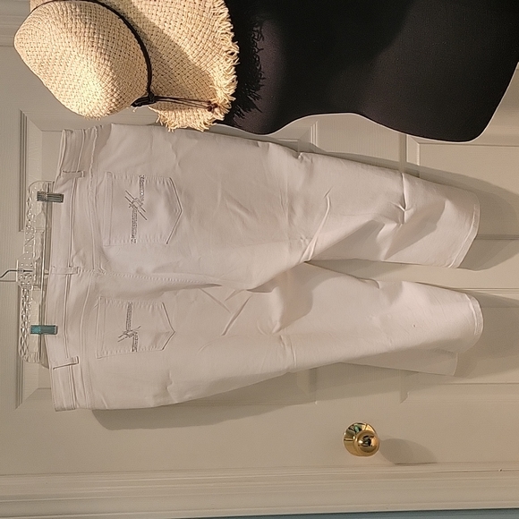 Jaclyn Smith Woman White Crop Jeans, Size 20W - Picture 5 of 11